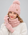 Ensemble hiver femme 3 pièces rose porté par un mannequin